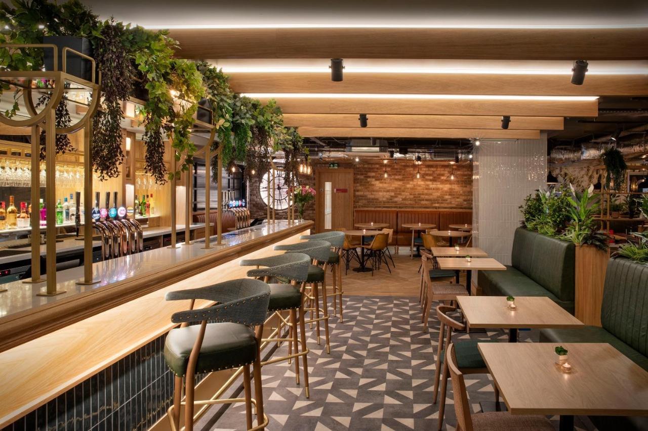 Leonardo Hotel Chester Bagian luar foto